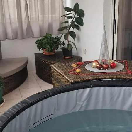 Jacuzzi Pepi Apartment